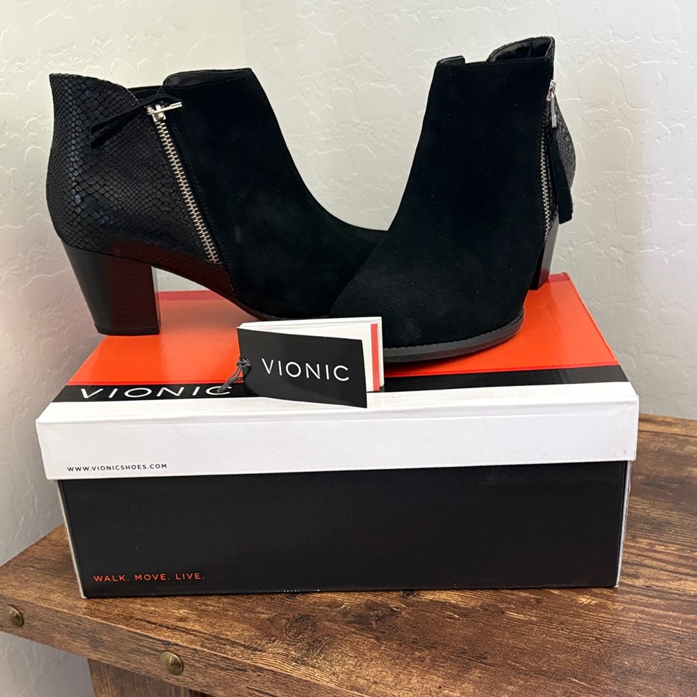 Vionic Black Textured Ankle Booties